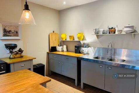 London Cottage Lympstone Kitchen