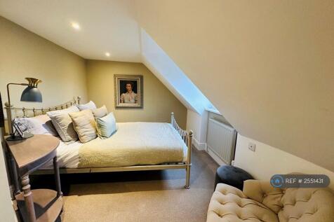 London Cottage Bed 2