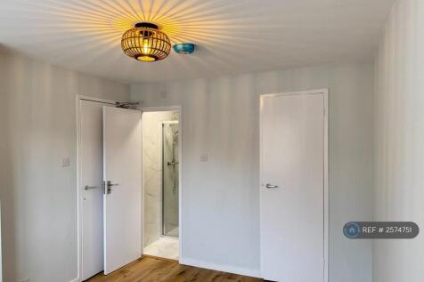 Front Bedroom With En-Suit