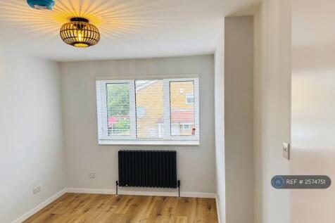 Front Bedroom With En-Suit