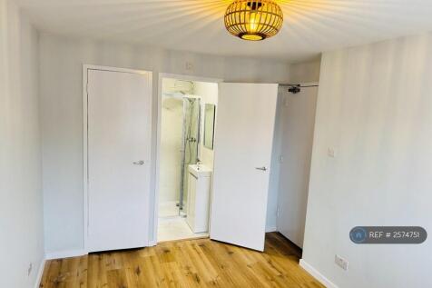 Rear Bedroom With En-Suit