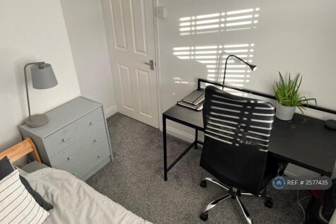 Second Bedroom (2)