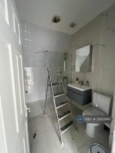 Full Bathroom With Shower (Newly Renovated)