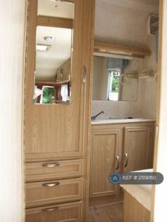 Bathroom Wardrobe, Sink &amp; Toilet Opposite
