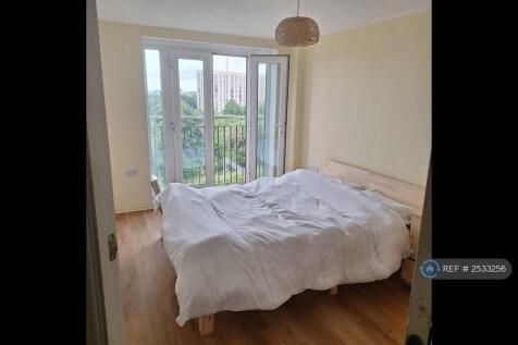 King Size Bed - Room 1 