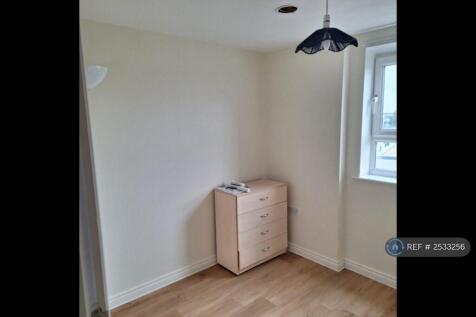 Room 2 Wardrobe And Dresser 