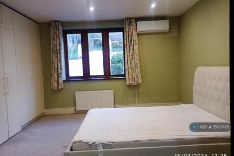 Master Bedroom With En Suite