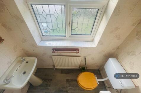 Downstairs Toilet 