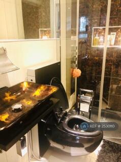 En-Suite 2