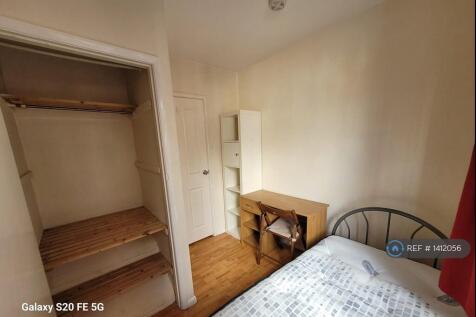 Single Bedroom With a Large Wardrobe
