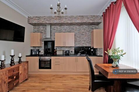 Lounge / Kitchen 02