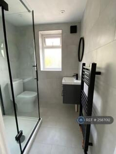 Upstairs Family Bathroom