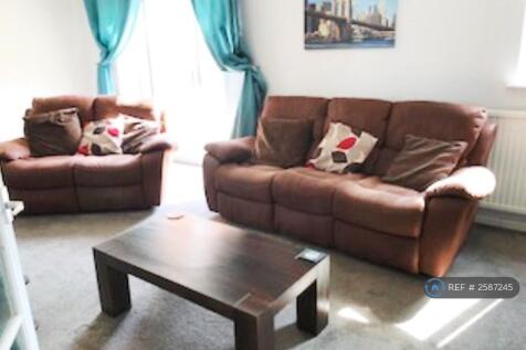 Very Spacious Family Lounge