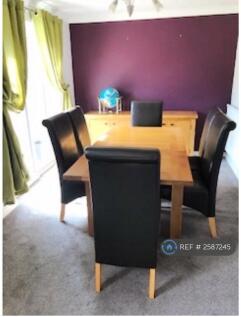 Large Dining Area Perfect For Entertaining