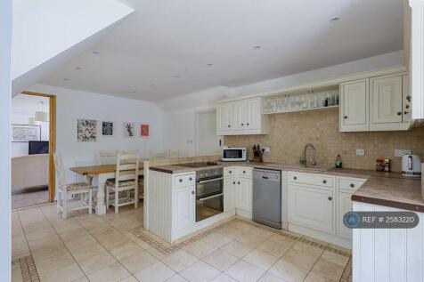 Kitchen / Dining 