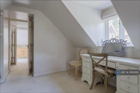 Option Bedroom 3 / Study / Clothes Rails / Storage