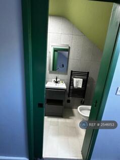 Ensuite Bedroom 1