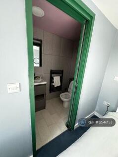 Ensuite Bedroom 2