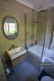 Upstairs Bathroom 