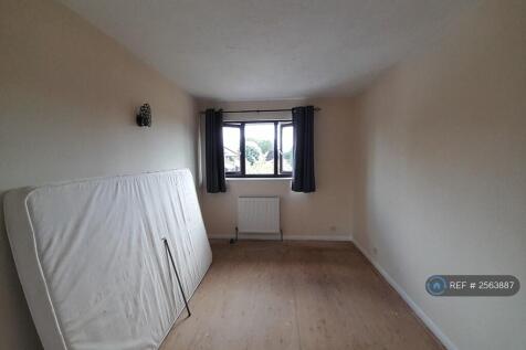 Master Bedroom With Fitted Wardrobe