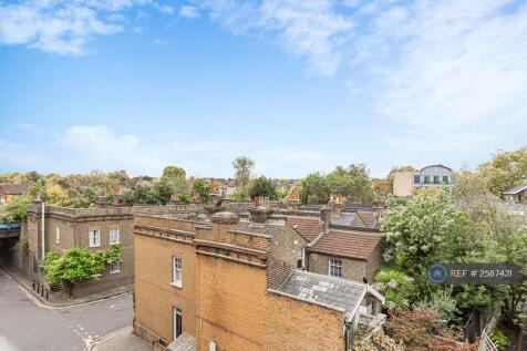 Balcony With Open Views Towards Parks & Wimbledon