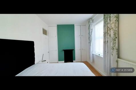 Green Bedroom 3