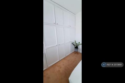 Green Bedroom 4