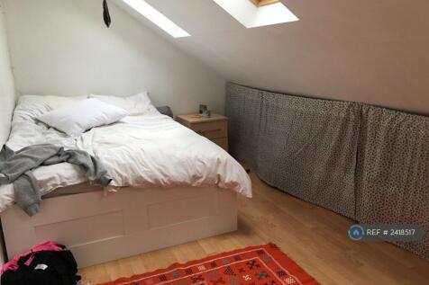 Cabin-Style Bedroom &#43;Built-In Wardrobe