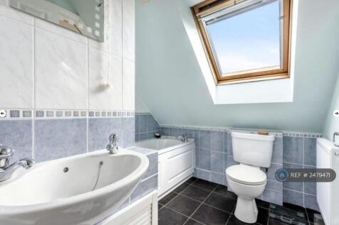  Bath Room (En Suite Or Family)-2nd Floor