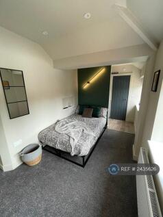 Ensuite 5 With Tea Station And Cupboard Space