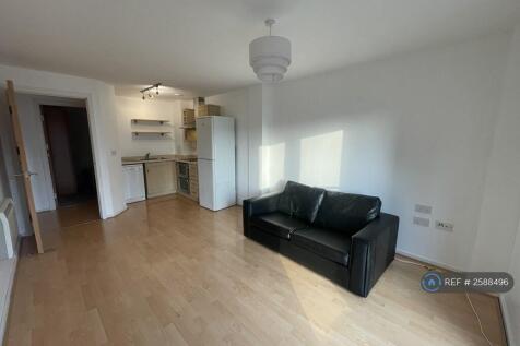 Open Plan Livingroom And Kitchen