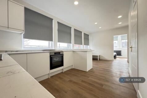 Flat 15 - £1100 - Let