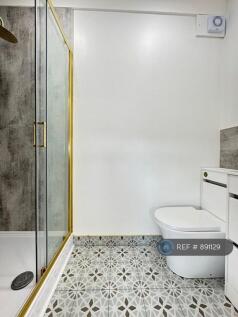 Flat 15 - £1100 - Let