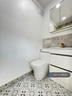 Flat 15 - £1100 - Let