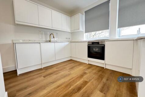 Flat 15 - £1100 - Let