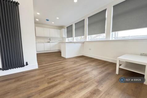 Flat 15 - £1100 - Let