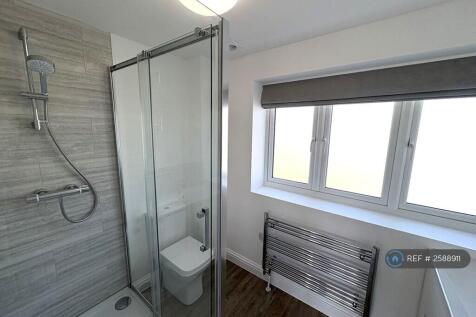 Ensuite Bathroom To Master