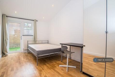 Spacious Double Bedrooms With Large Wardrobe&amp;Desk 