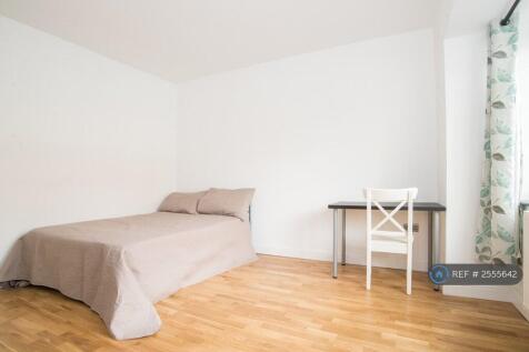 Spacious Double Bedrooms: Double Bed, Desk &amp; Chair