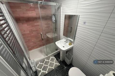 Ensuite Shower Room 1