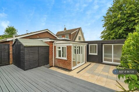 Rear Enclosed Private Patio / Decking