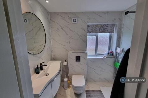 First Floor Wc &amp; Shower