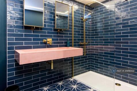 Apartment 2 Bathroom 