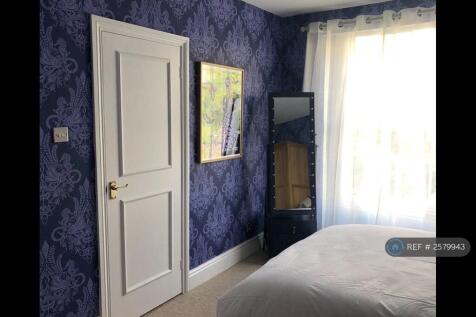Bedroom With Ensuite Shower Room