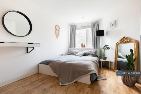 Large Bedroom With a Spacious Built-In Wardrobe