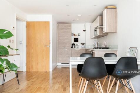 Open Plan Living Room / Kitchen