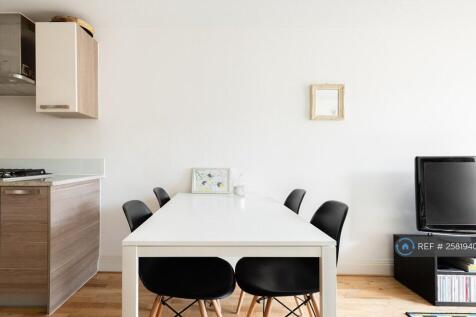 Open Plan Living Room / Kitchen