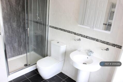 Upstairs Family Bathroom With Shower