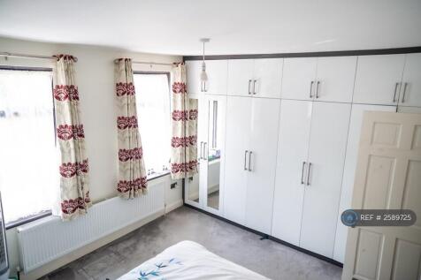 Master Bedroom- View3