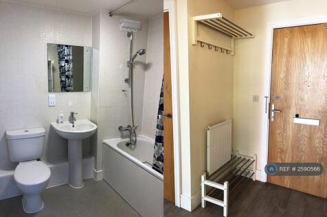 Bathroom/Hallway